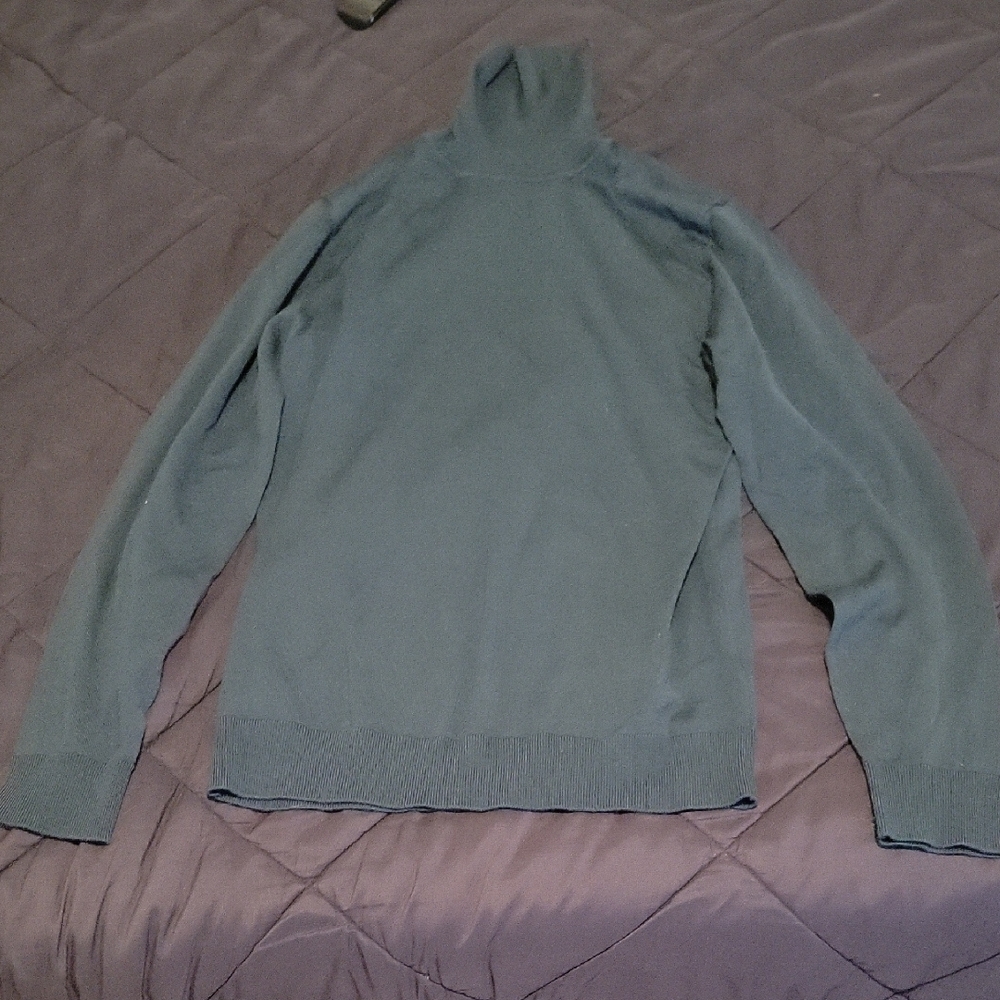 Elegant Men's Turtleneck Sweater in Gray